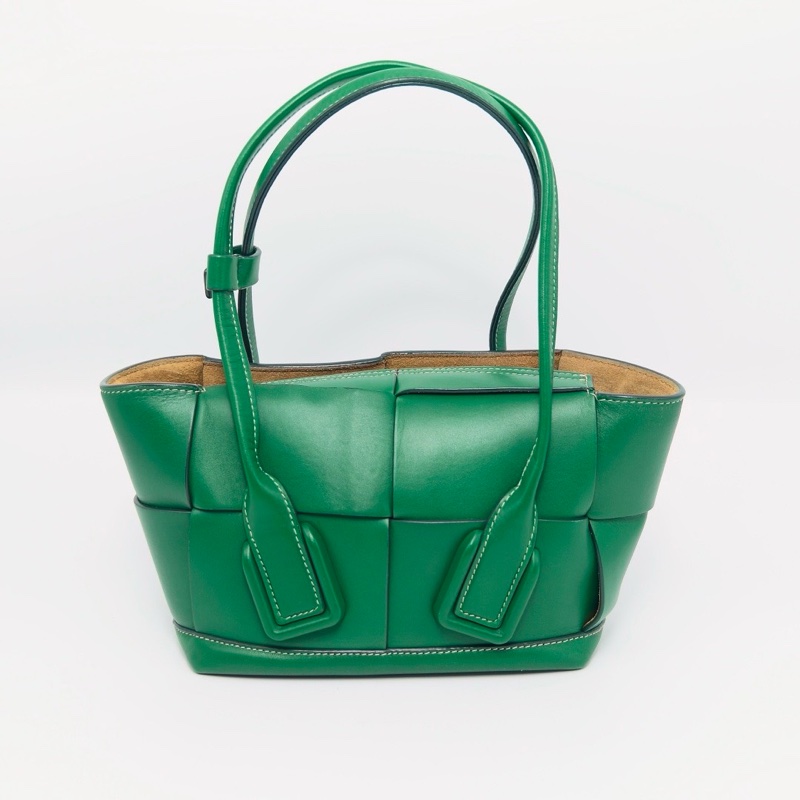 BV 綠色mini Arco編織手提斜背包18*13*9 98新配件塵袋-6