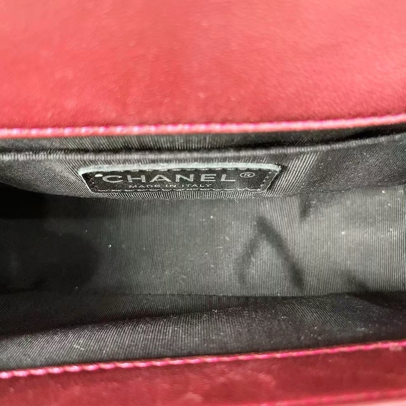 Chanel 桃紅色漆皮小號leboy肩背斜背包 12×20.5×8.5 98新配件塵袋-2