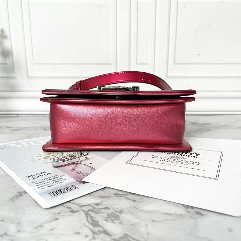 Chanel 桃紅色漆皮小號leboy肩背斜背包 12×20.5×8.5 98新配件塵袋-4