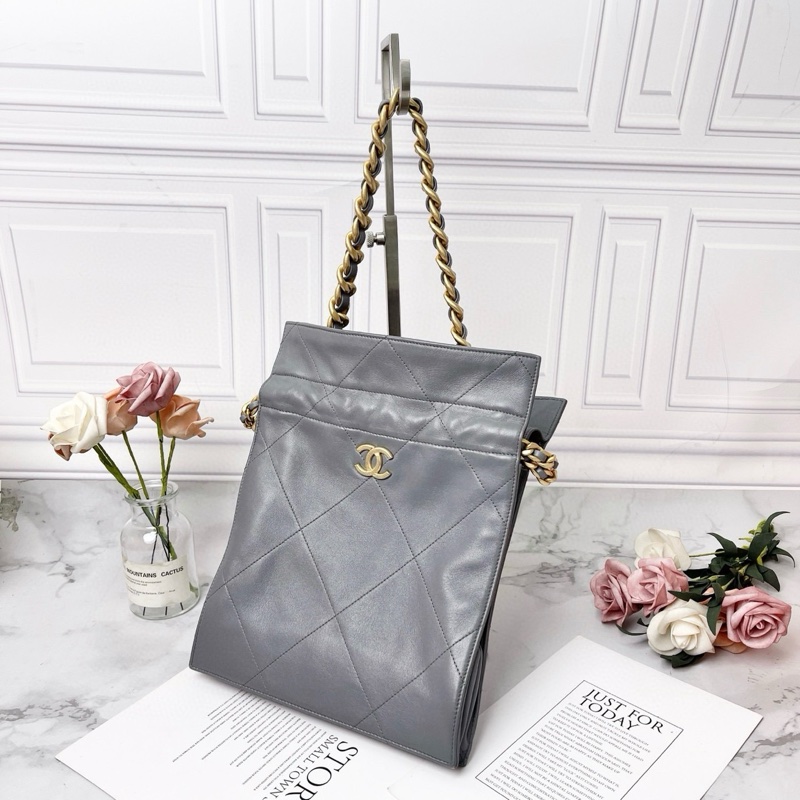 chanel 灰色羊皮福袋抽繩水桶手提包 21.5*26.5*7cm 98新配件塵袋-4