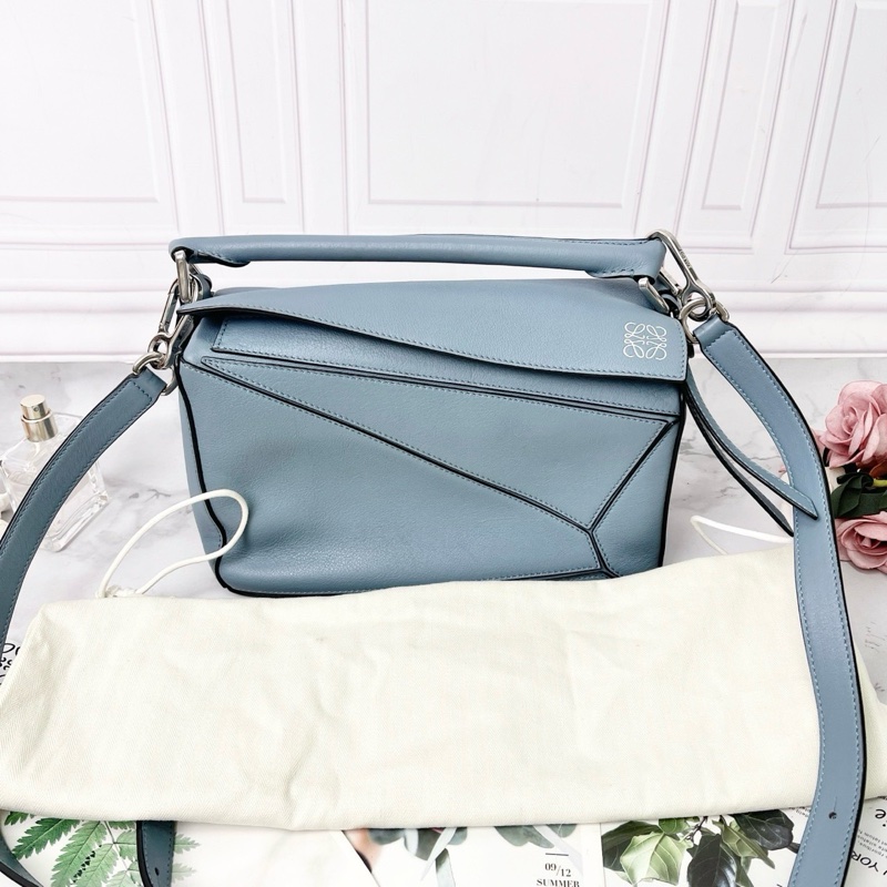 loewe 藍色牛皮puzzle 24*16*10 98新塵袋-1