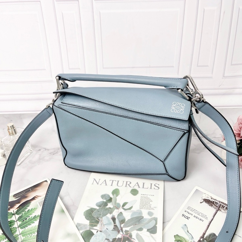 loewe 藍色牛皮puzzle 24*16*10 98新塵袋-5