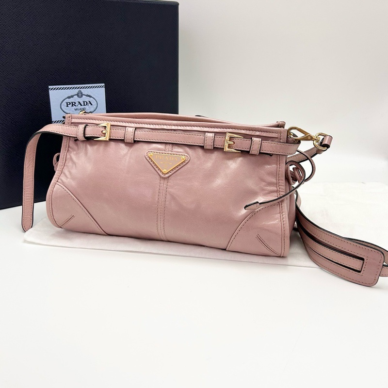 PRADA 粉色金扣soft肩背斜背包26*14*11 98新配件盒子塵袋-1