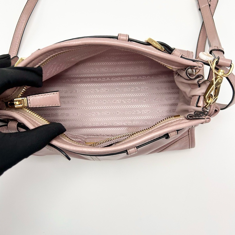 PRADA 粉色金扣soft肩背斜背包26*14*11 98新配件盒子塵袋-2