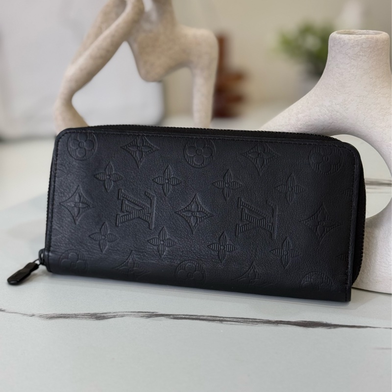 LV黑壓紋直式拉鍊長夾M62902 ✨最新晶片款-1