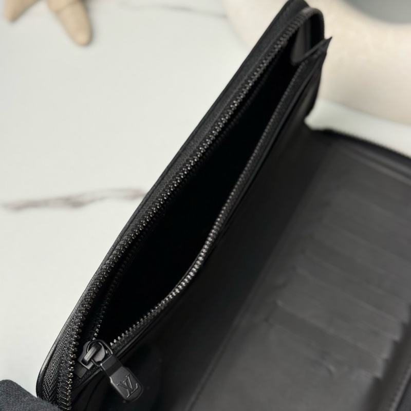 LV黑壓紋直式拉鍊長夾M62902 ✨最新晶片款-14
