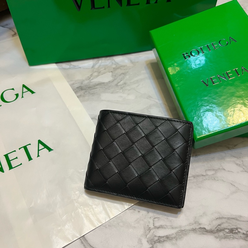📢全新 低調耐用的經典熱銷款🖤Bottega Veneta BV新款中格牛皮編織八卡短夾 正品-3