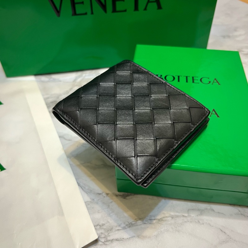 📢全新 低調耐用的經典熱銷款🖤Bottega Veneta BV新款中格牛皮編織八卡短夾 正品-4