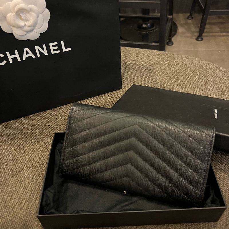 📢二手 Saint Laurent YSL黑金魚子醬掀蓋式信封長夾 正品-1