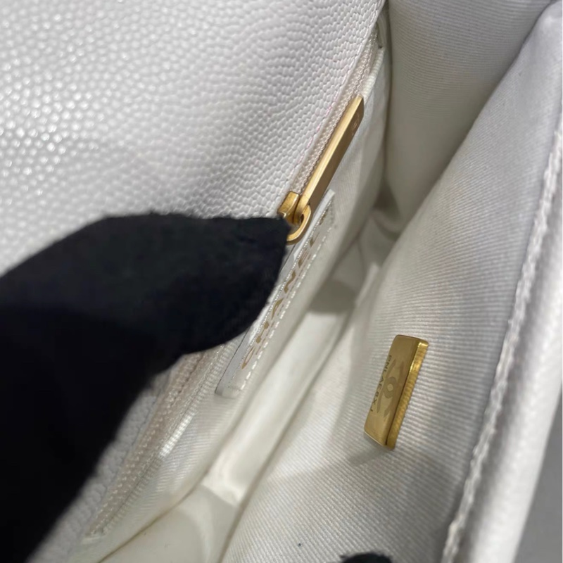 ✨Chanel 高級感小香白金豆腐包 99新 全套晶片款🤍-10