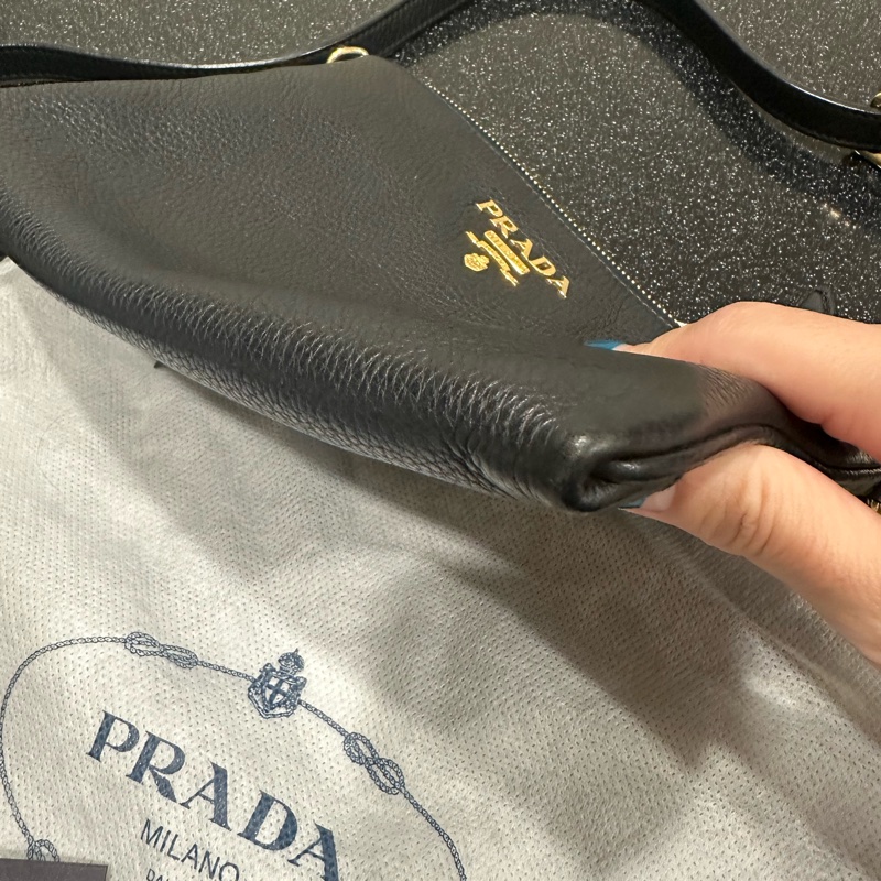 Prada 全牛皮斜背包-4