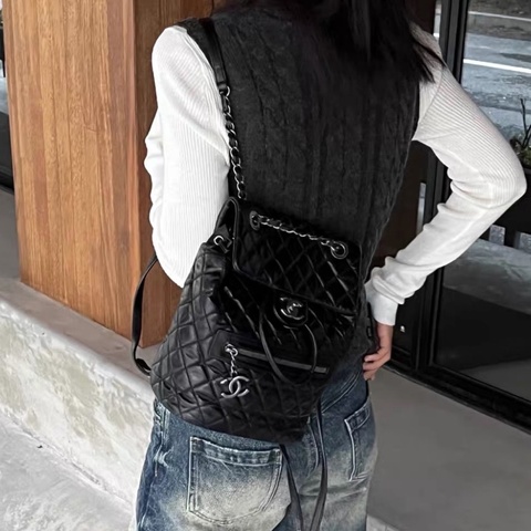 ✨Chanel 黑銀油蠟牛皮後背包 有保卡 小尺寸超可愛🖤