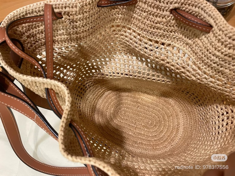 Loewe 中款草編水桶包-2
