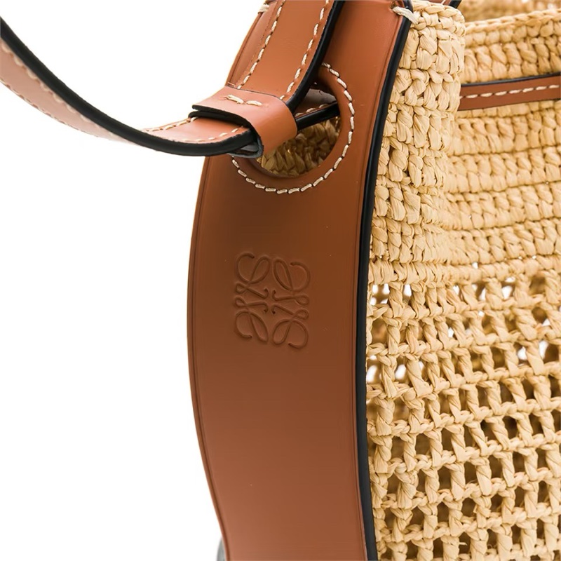 Loewe 中款草編水桶包-4