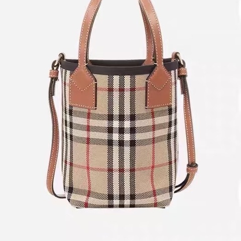 Burberry 迷你菜籃子 即新