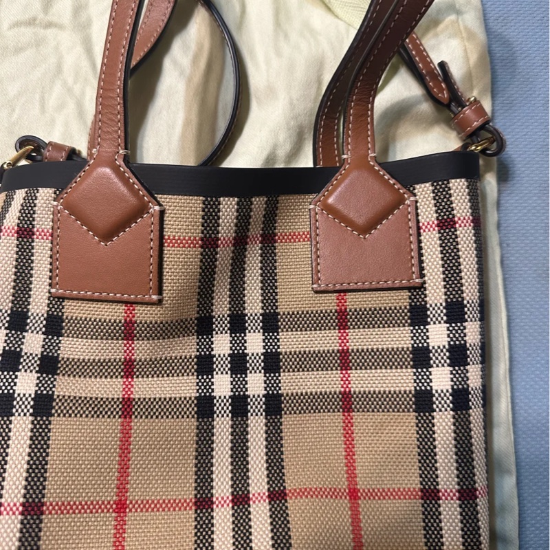 Burberry 迷你菜籃子 即新-1