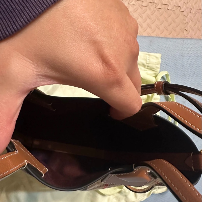 Burberry 迷你菜籃子 即新-5