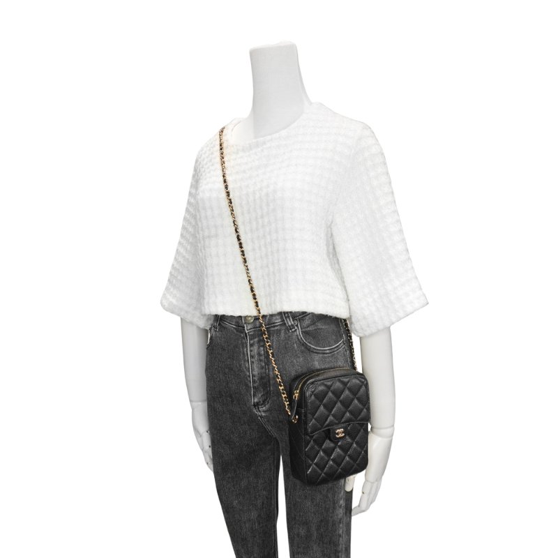 Chanel 粒紋牛皮淡金釦直式斜背包(AP4424-黑)-5