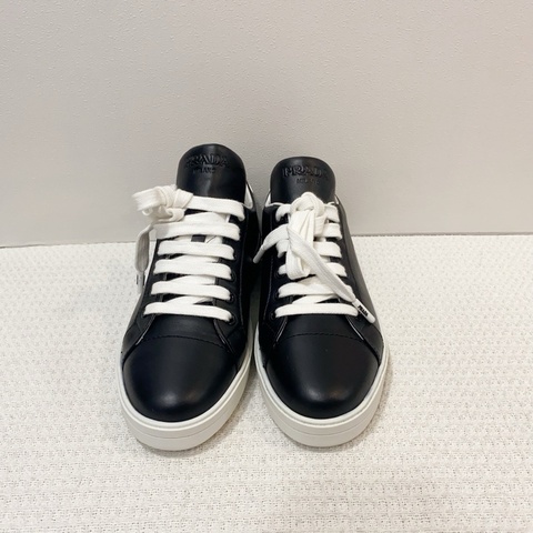 99新 普拉達/Prada黑色純皮系帶休閒鞋，尺碼36.5碼