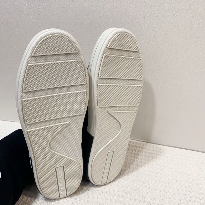 99新 普拉達/Prada黑色純皮系帶休閒鞋，尺碼36.5碼-7