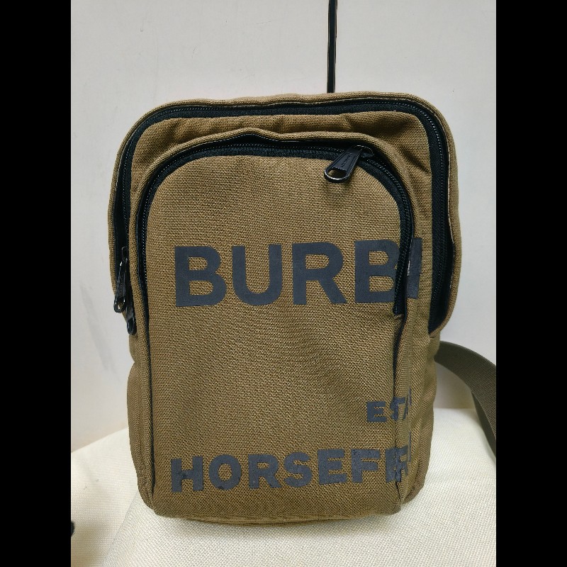 ㊣✨ Burberry✨博柏利 褐綠色 印字 布面 直立 胸前包 胸包 斜跨包 單車包/二手精品/保證正品🌳二手樹屋🌳-1