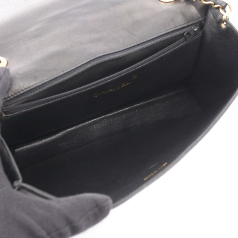 香奈兒 (CHANEL) 絎縫斜背包，羊皮材質，黑色，金色五金，二手女款-2