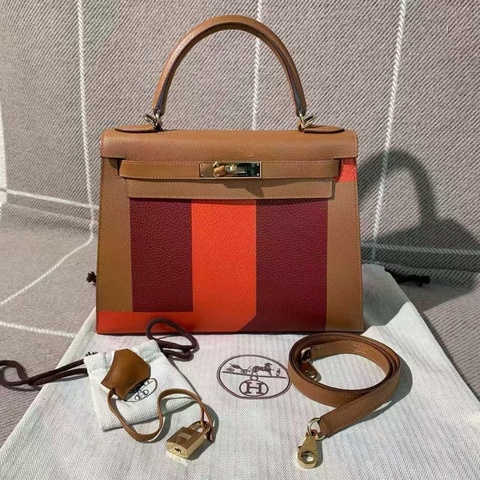 Hermes愛馬仕kelly28金棕色三拼皮限量D刻，最經典有辨識度的「H」超牛三拼皮無縫拼接工藝！