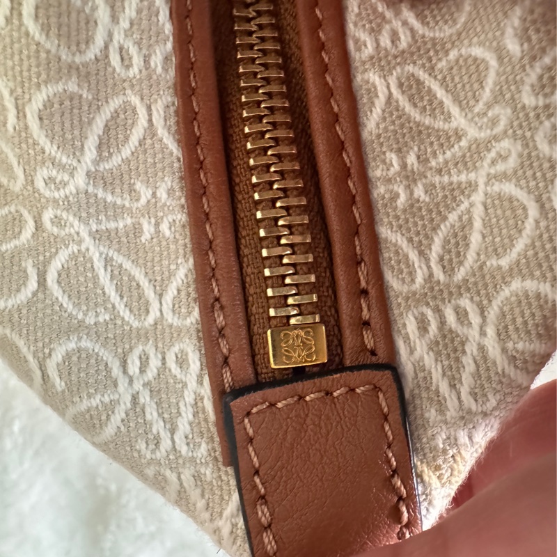 Loewe cubi二手小號經典棕色-4