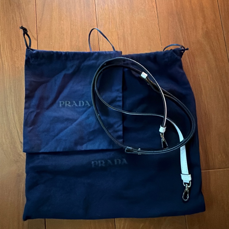 Prada Saffiano 皮革肩背包-15