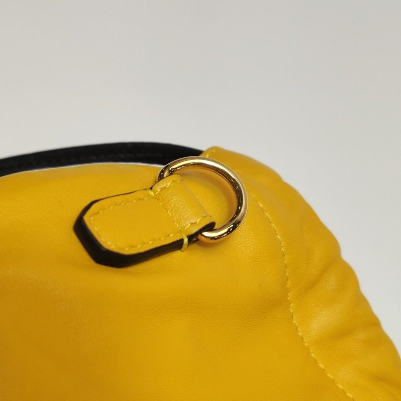 Fendi Pack羊皮字母Logo斜挎包單肩包-11