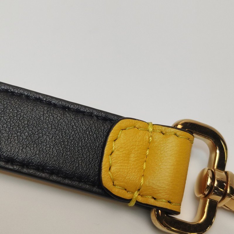 Fendi Pack羊皮字母Logo斜挎包單肩包-20