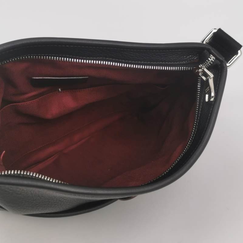 Loewe牛皮純色Logo壓紋拉鏈斜挎包-6