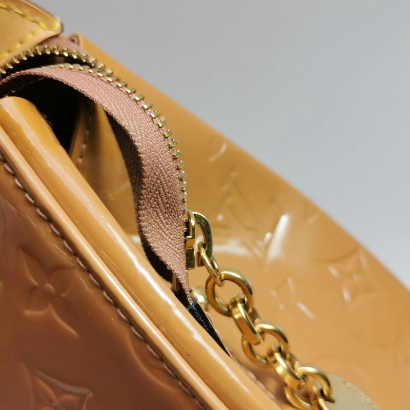 Louis Vuitton(LV)Brea醫生包中號植鞣革漆皮純色老花鉚釘裝飾單肩包-11