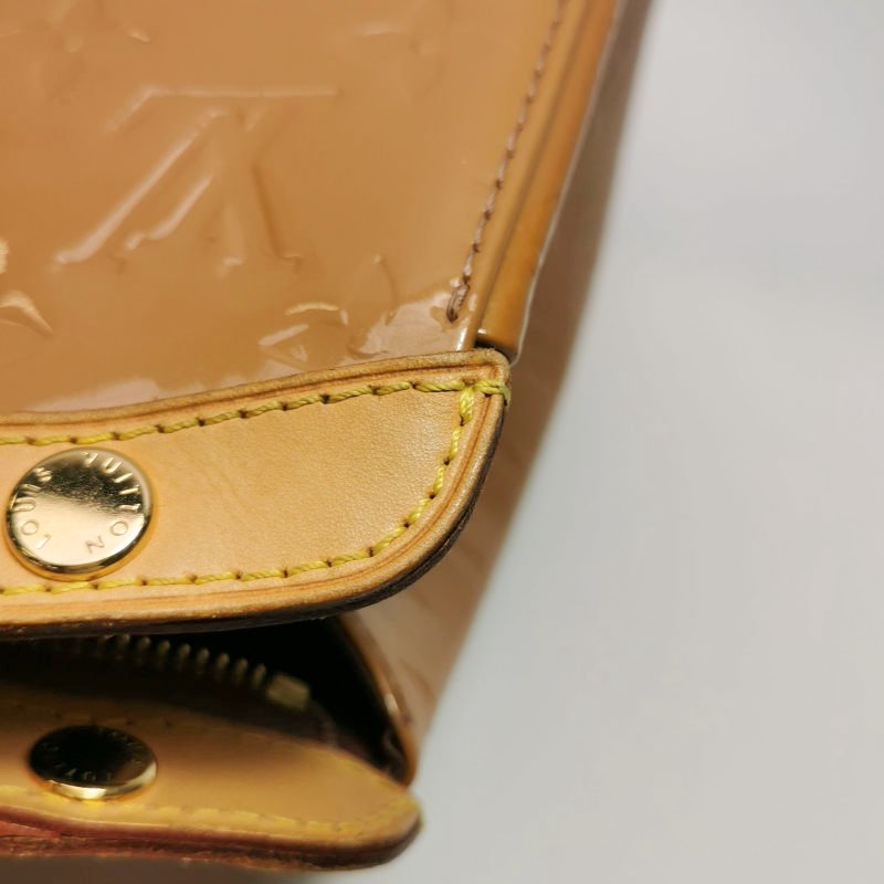 Louis Vuitton(LV)Brea醫生包中號植鞣革漆皮純色老花鉚釘裝飾單肩包-14