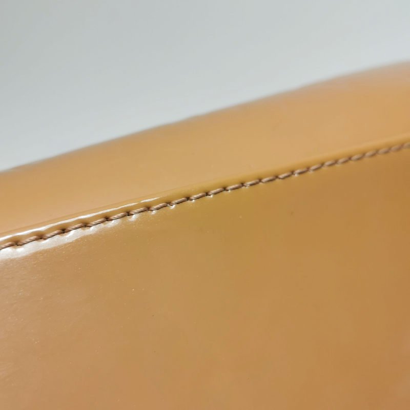 Louis Vuitton(LV)Brea醫生包中號植鞣革漆皮純色老花鉚釘裝飾單肩包-24