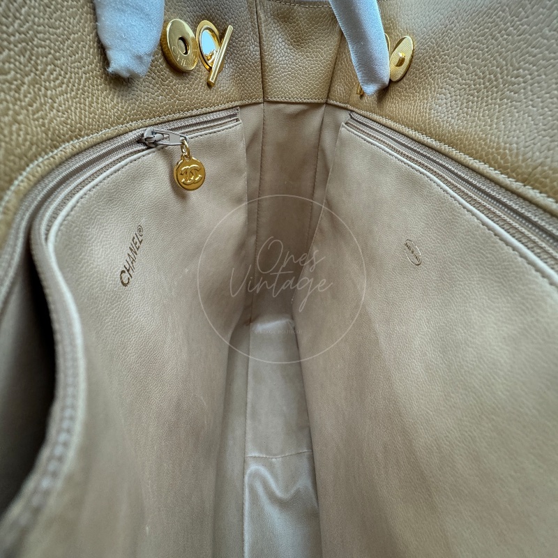 [Pre-owned] Chanel Beige Caviar CC Tote Bag-17