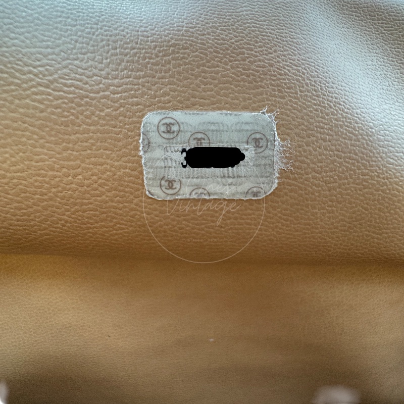 [Pre-owned] Chanel Beige Caviar CC Tote Bag-37