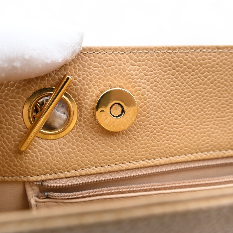 [Pre-owned] Chanel Beige Caviar CC Tote Bag-38