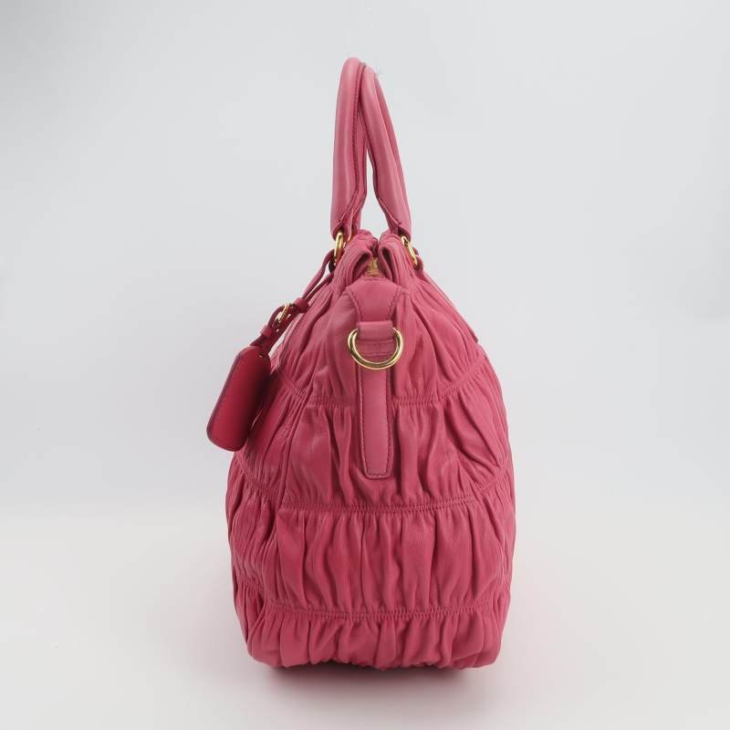 Prada Gaufire羊皮純色字母Logo褶皺斜挎包單肩包-2