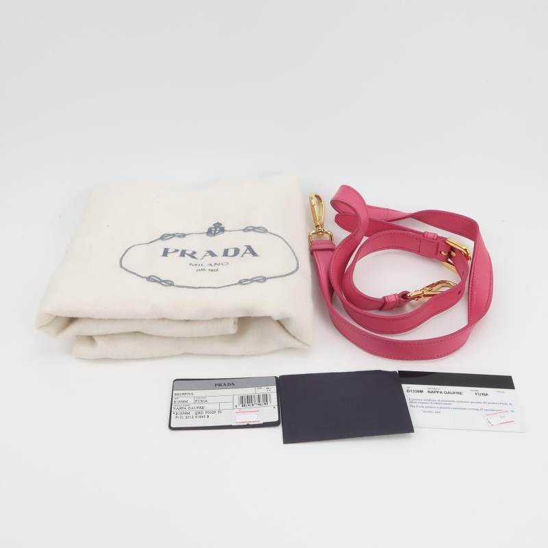 Prada Gaufire羊皮純色字母Logo褶皺斜挎包單肩包-8