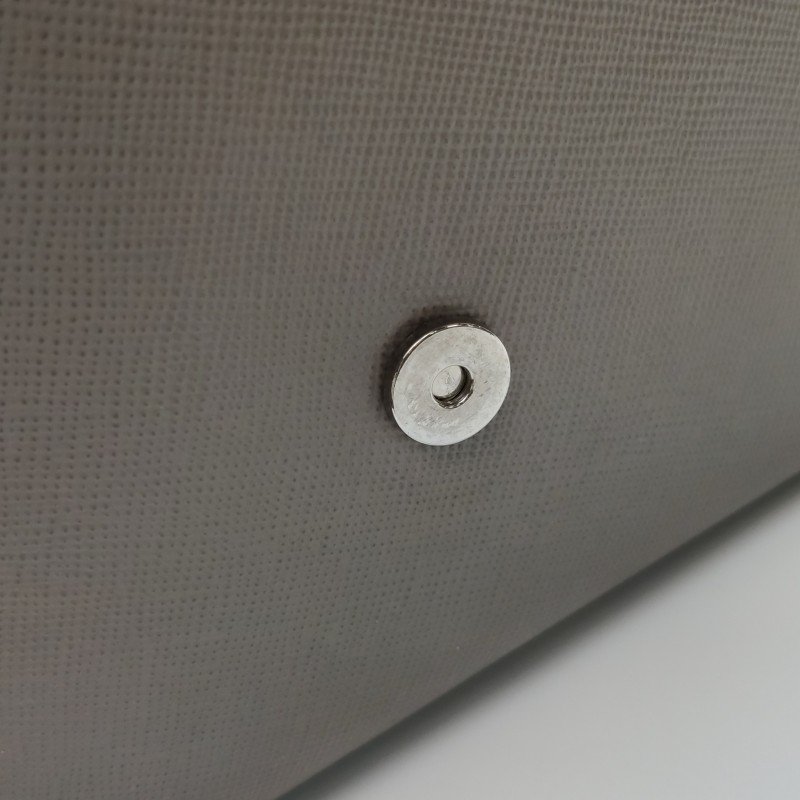 Prada牛皮純色字母Logo斜挎包單肩包-11