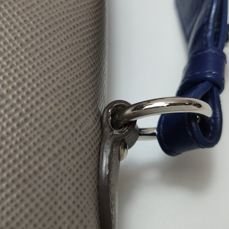 Prada牛皮純色字母Logo斜挎包單肩包-17