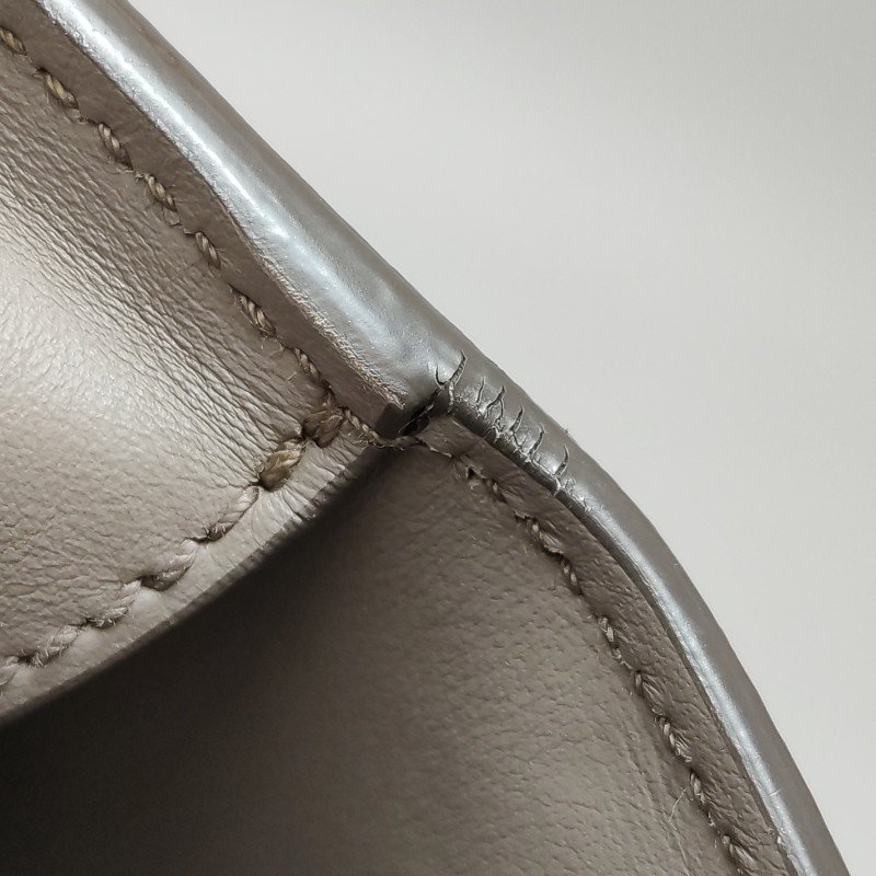 Prada牛皮純色字母Logo斜挎包單肩包-18