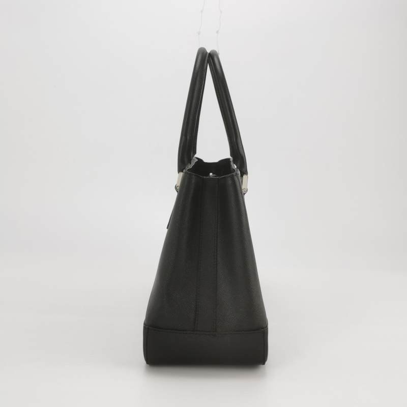 Burberry牛皮純色字母Logo手提包-3