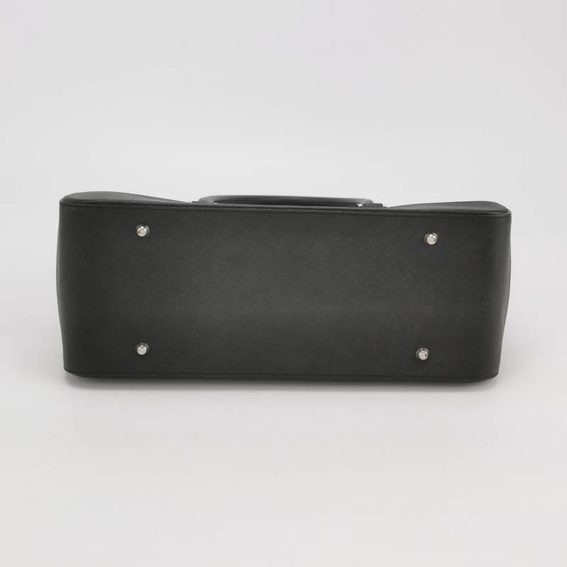 Burberry牛皮純色字母Logo手提包-5