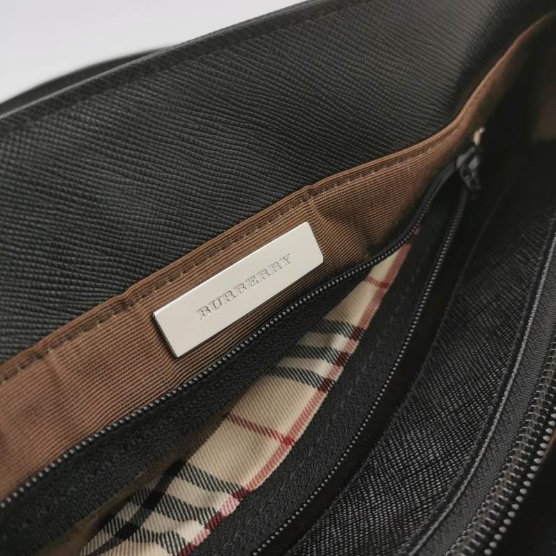 Burberry牛皮純色字母Logo手提包-7