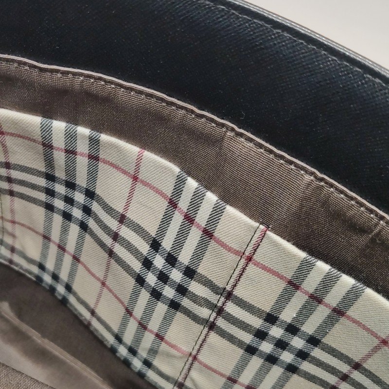 Burberry牛皮純色字母Logo手提包-8