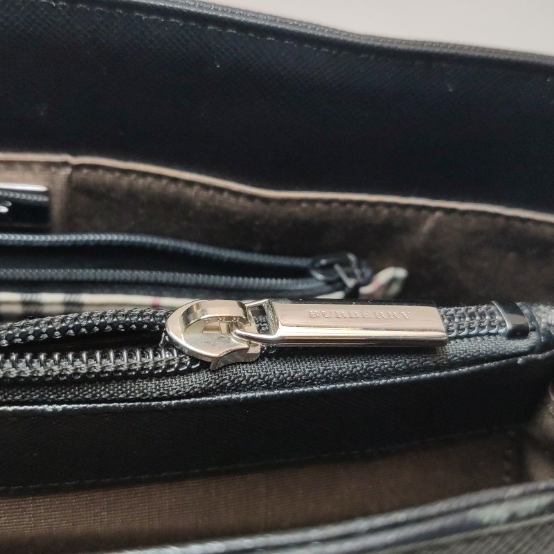 Burberry牛皮純色字母Logo手提包-10