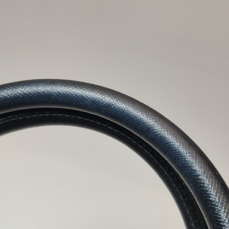 Burberry牛皮純色字母Logo手提包-16