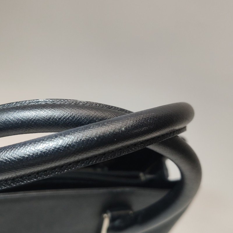 Burberry牛皮純色字母Logo手提包-17